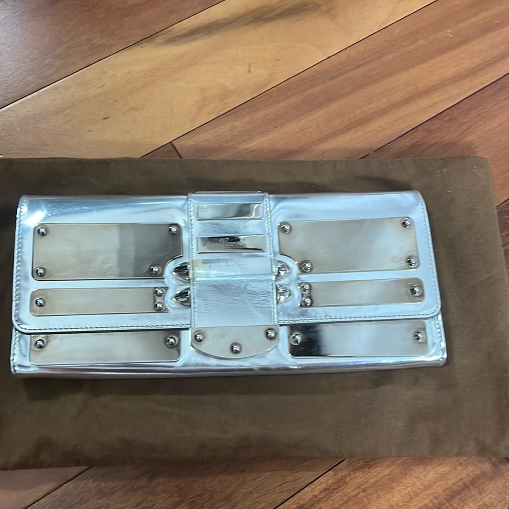 Gucci clutch very good condition leather - authentic -